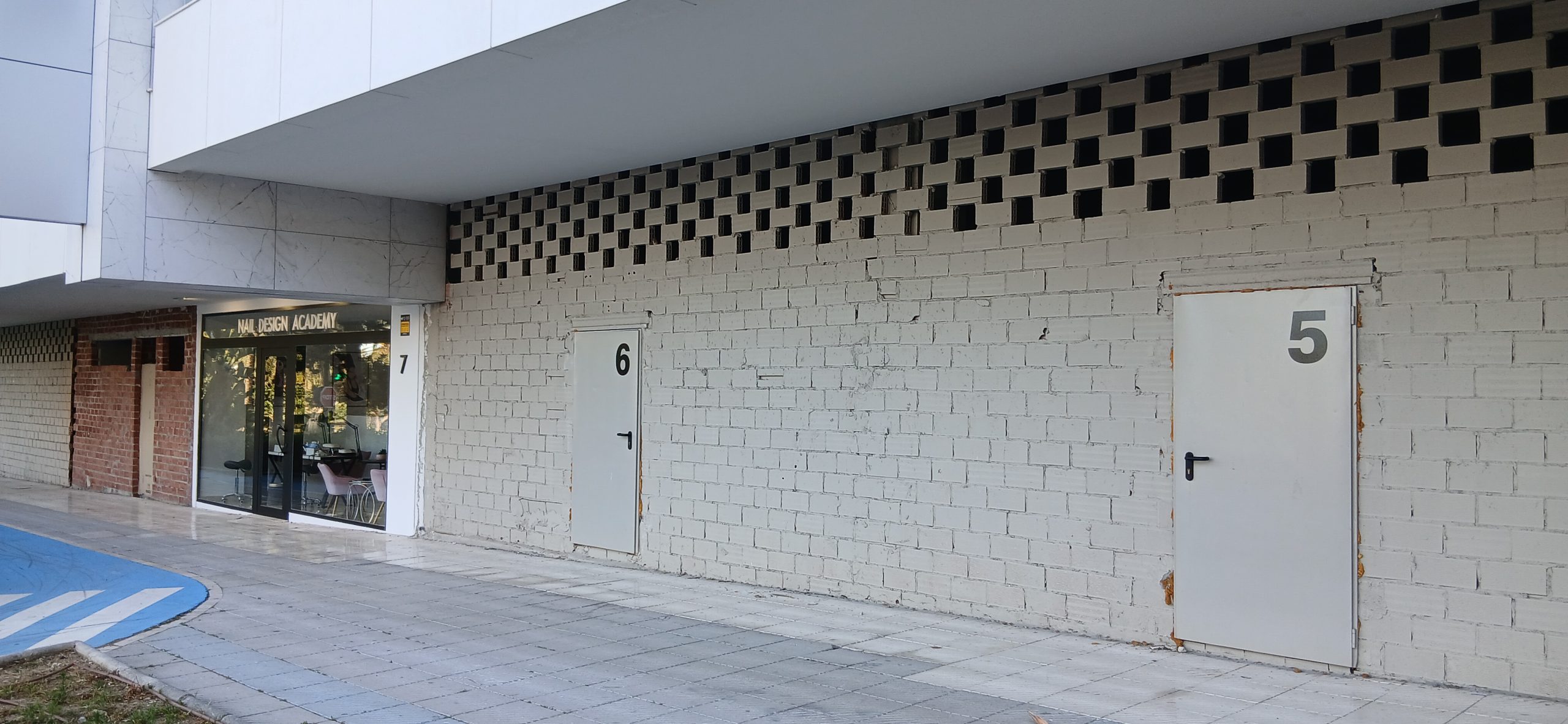 commercial premises for rent and sale