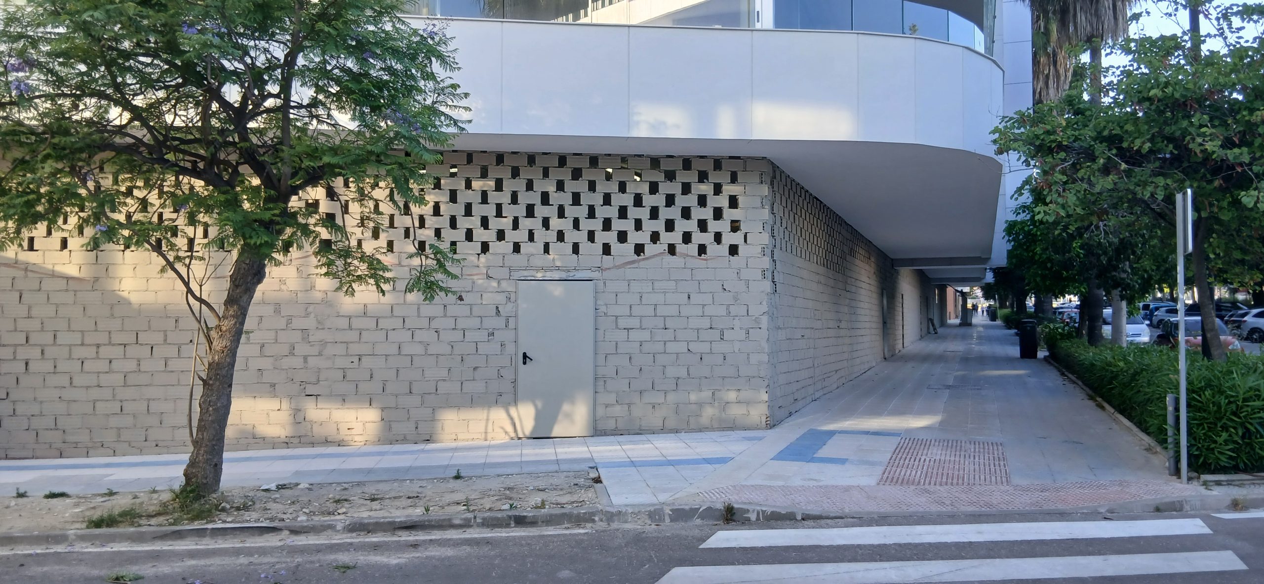 commercial premises for rent and sale