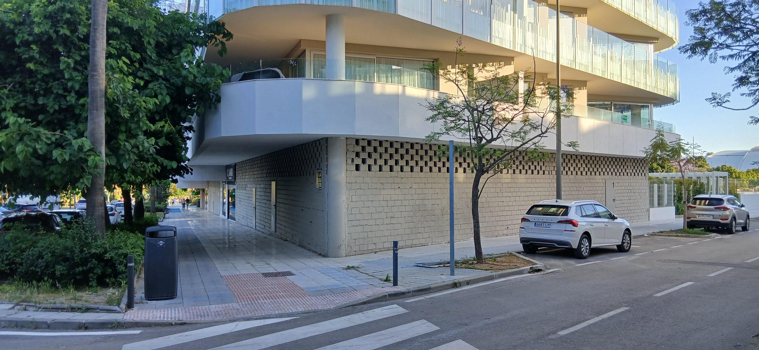 commercial premises for rent and sale